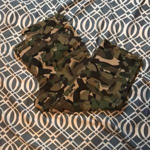 Woman’s Venus Denim Capri size 16 brand new without tags